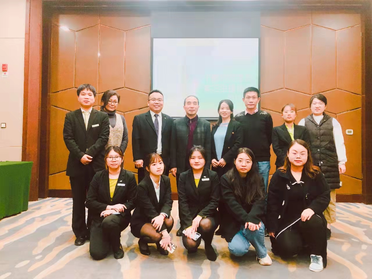 英国上市公司365